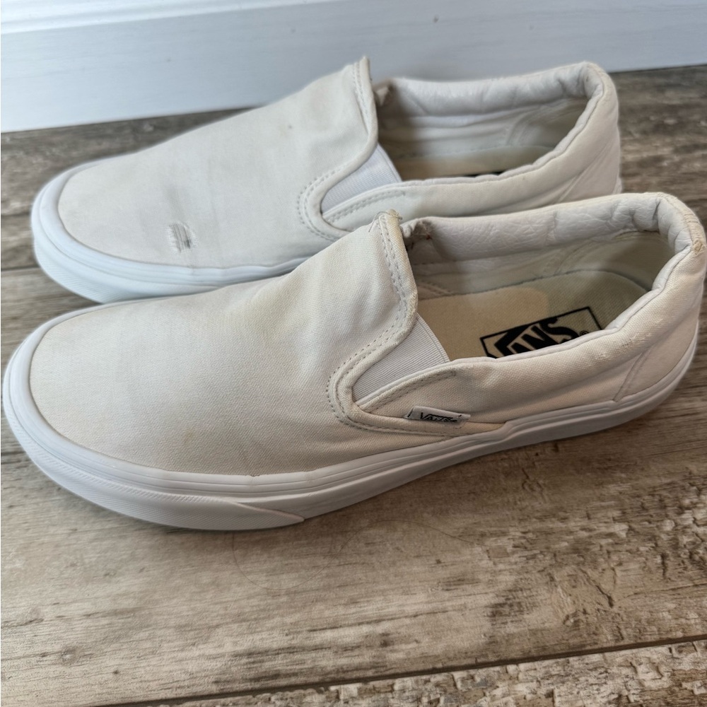 Vans White Canvas Sneakers – Women’s 9 / Men’s 7.5 – $15
